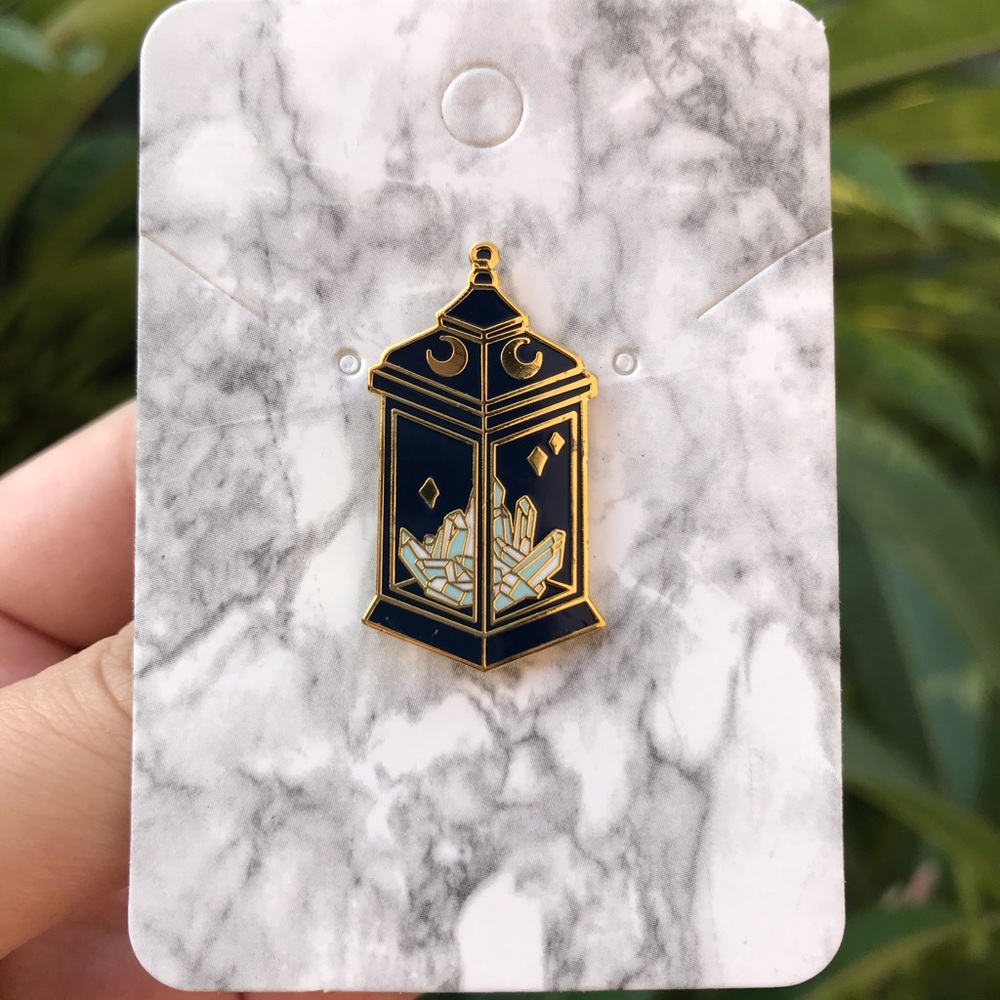Crystals in Lantern Pin